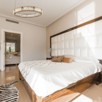 Купить с доставкой по Москве и России Подвесная люстра Favourite 4204-8P