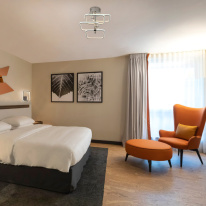 Купить с доставкой по Москве и России Люстра на штанге Eurosvet 90067/4 хром